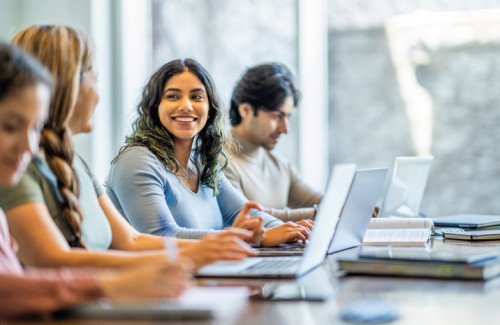 Eğitimle Kendini Yenile: Değişen Dünyada Yeni Beceriler Kazanmak